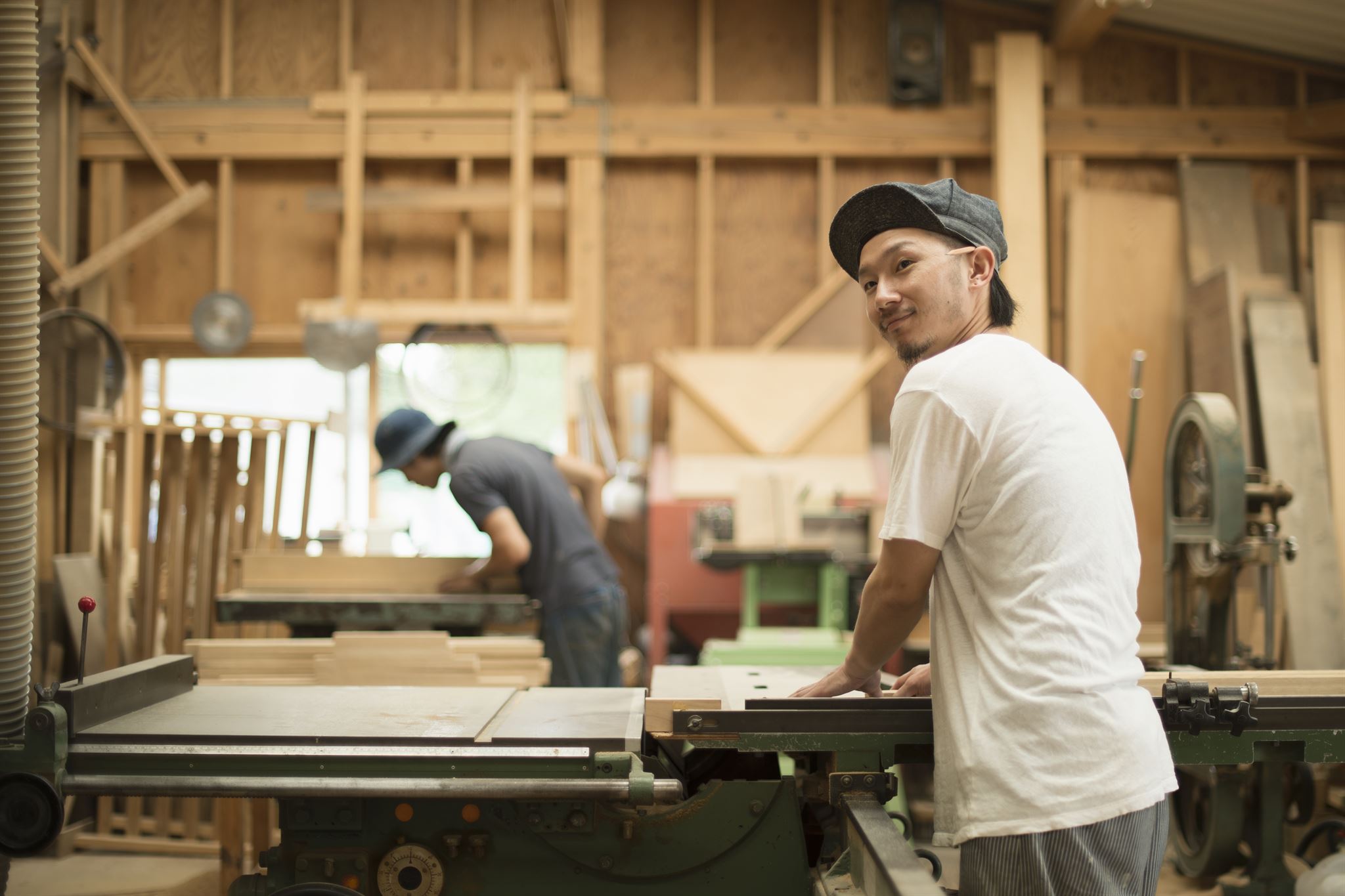 Homme-dans-un-atelier-de-gestion